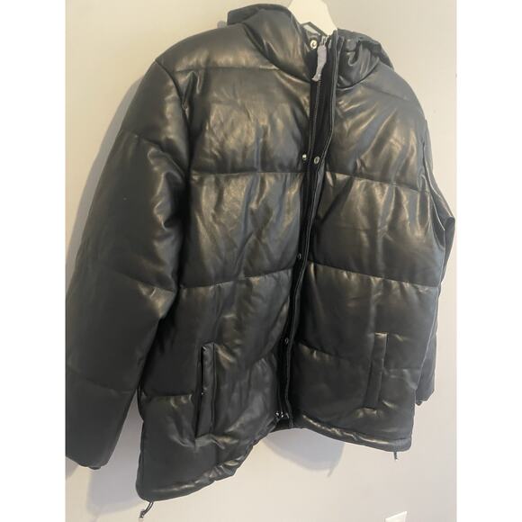 Pretty Little Thing NWT Black Faux Leather High Oversized Puffer Size Medium - Picture 3 of 7